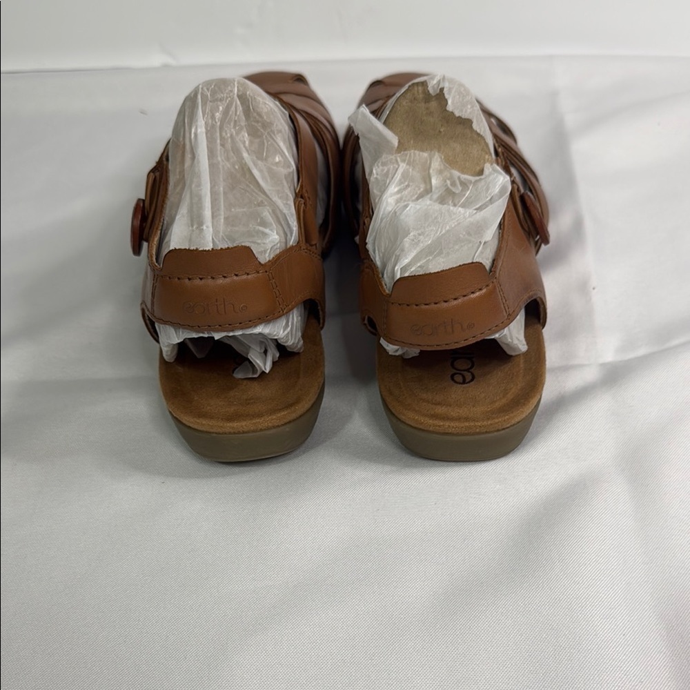 Earth Brown Leather Closed-Toe Sandals - Picture 4 of 6